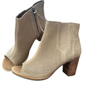 Women's  TOMS Tan open toe Ankle Boots